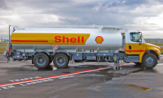 "Shell Refueler" by Lommer is licensed under CC BY-3.0.